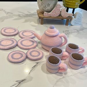 Crochet tea set missing two tea plates